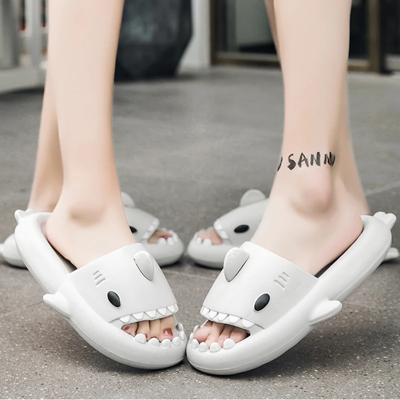 2022 Couple Slippers Shark Fashion Indoor Lightweight Men Sandals Breathable Soft Summer Design Casual Outdoor Women Beach Shoes
2022 Couple Slippers Shark Fashion Indoor Lightweight Men Sandals Breathable Soft Summer Design Casual Outdoor Women Beach Shoes