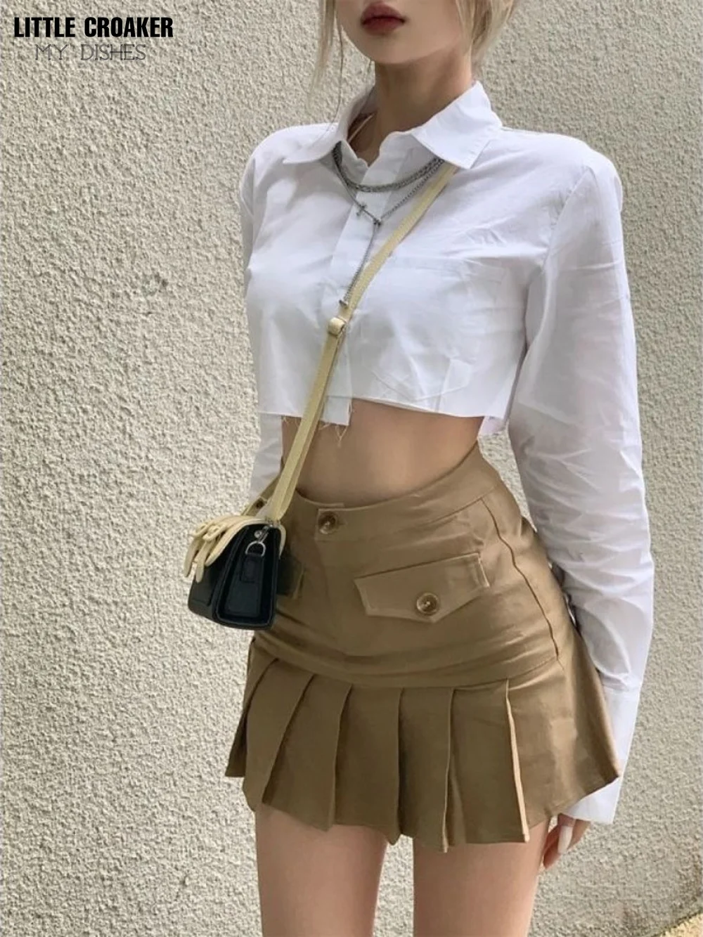 Pleated Micro Skirt Women Korean Fashion Casaul Button Pocket Patchwork High Waist A-line Sexy Mini Skirt Streetwear Alt Clothes
Pleated Micro Skirt Women Korean Fashion Casaul Button Pocket Patchwork High Waist A-line Sexy Mini Skirt Streetwear Alt Clothes