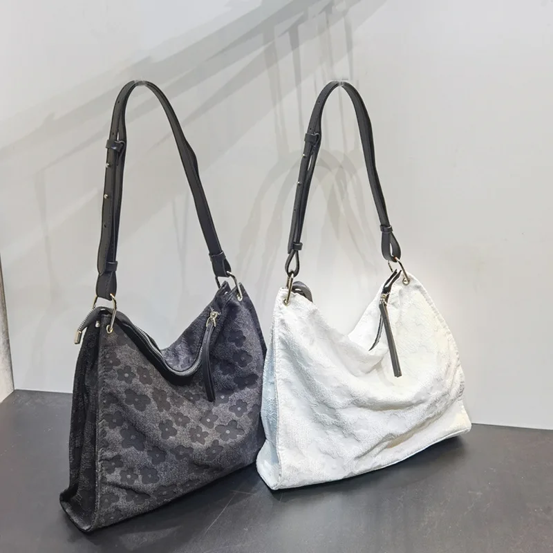 Women Shoulder Bags 2022 Canvas Tote Bags With Zipper New Girl Shopper Fashion Large Capacity Flower Embossing Commuter Handbags
Women Shoulder Bags 2022 Canvas Tote Bags With Zipper New Girl Shopper Fashion Large Capacity Flower Embossing Commuter Handbags