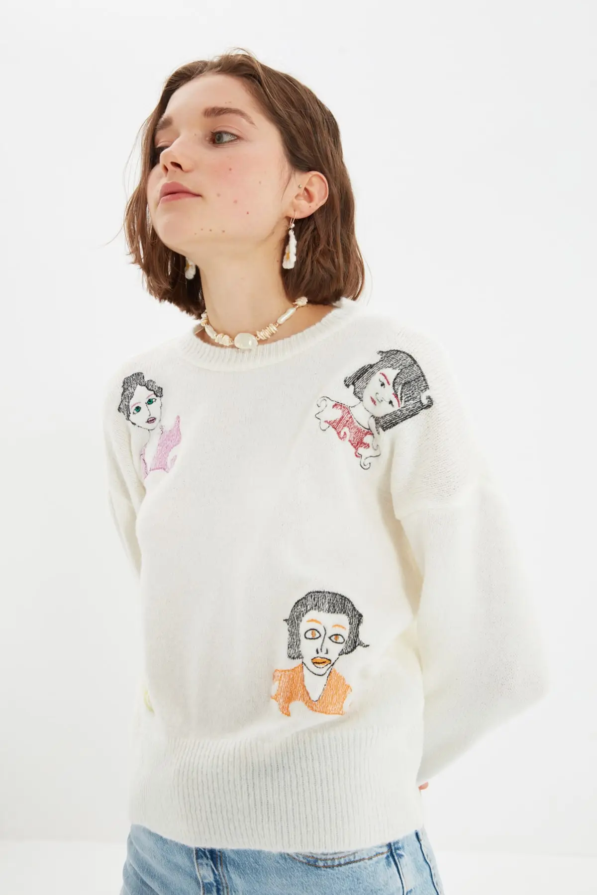 Ecru Embroidery Detail Knitwear Sweatshirt Christmas gift 
Ecru Embroidery Detail Knitwear Sweatshirt Christmas gift