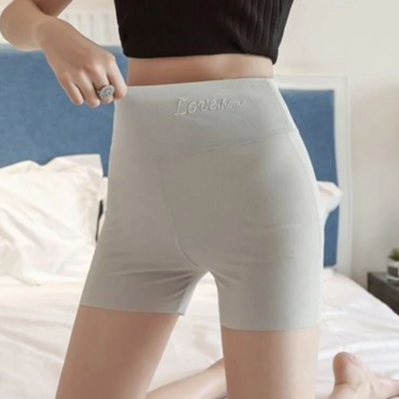 Summer Women Safety Shorts Pants Seamless Thin Ice Silk High Waist Panties Seamless Anti Emptied Boyshorts Girls Underwear New
Summer Women Safety Shorts Pants Seamless Thin Ice Silk High Waist Panties Seamless Anti Emptied Boyshorts Girls Underwear New