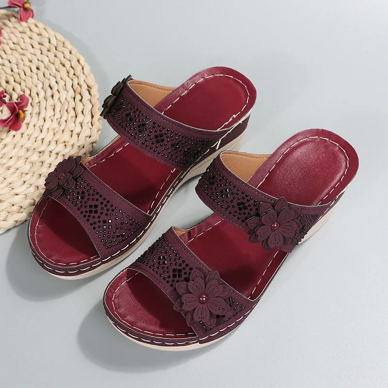 Women SlippersWomen's Shoes Retro Roman Sandals Women Pu Casual Flower Wedge Sandals Platform New Slippers Plus Size 41 42 43
Women SlippersWomen's Shoes Retro Roman Sandals Women Pu Casual Flower Wedge Sandals Platform New Slippers Plus Size 41 42 43