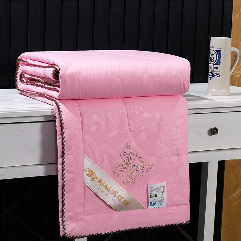 Silk quilt 100% mulberry silk air-conditioning quilt, cool in summer, thin quilt in summer, single double quilt core
Silk quilt 100% mulberry silk air-conditioning quilt, cool in summer, thin quilt in summer, single double quilt core