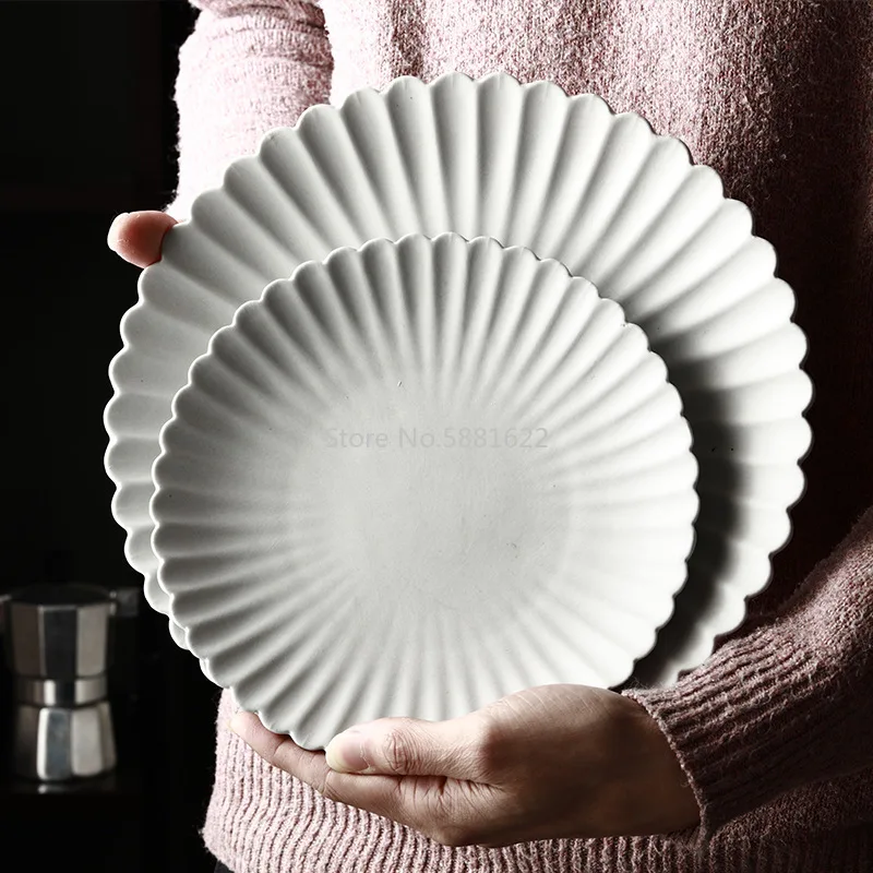 

В форме хризантемы тарелка, японская матовая керамическая посуда в виде цветка, десертная тарелка, домашняя тарелка для еды в западном стиле