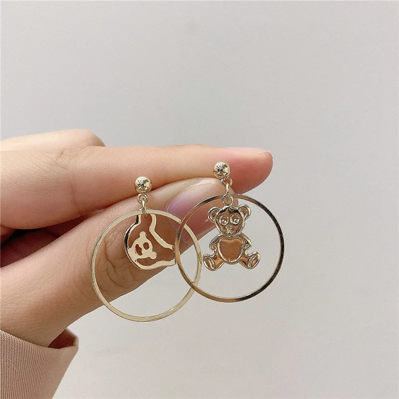New 1 Pair Bear Earrings High-quality Temperament New Asymmetric Fashion Design Fashionable Atmosphere Cold Wind Earrings
New 1 Pair Bear Earrings High-quality Temperament New Asymmetric Fashion Design Fashionable Atmosphere Cold Wind Earrings