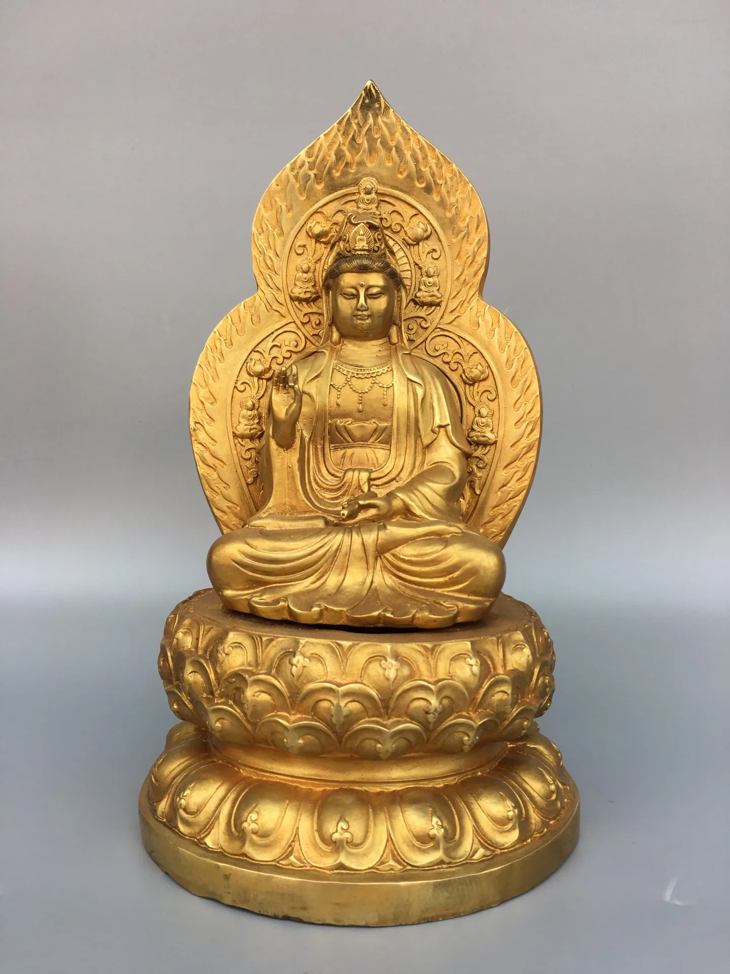 12"Tibet Temple Collection Old Bronze Gilding Backlight Guanyin Bodhisattva Sitting Buddha Worship Hall Town house Exorcism
12"Tibet Temple Collection Old Bronze Gilding Backlight Guanyin Bodhisattva Sitting Buddha Worship Hall Town house Exorcism