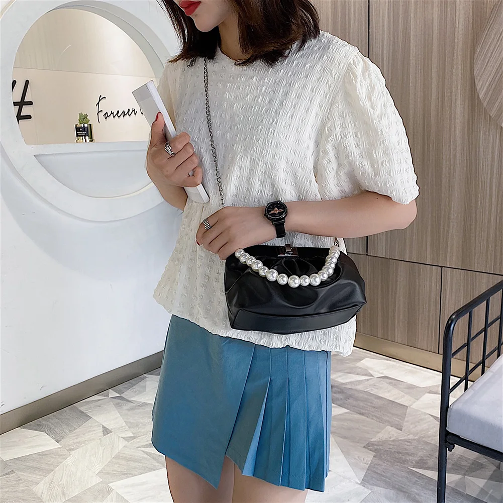 Fashion Pearl Chain Shoulder Sling Bag Women PU Elegant Pleated Messenger Pouch Youth Ladies Simple Versatile Bag
Fashion Pearl Chain Shoulder Sling Bag Women PU Elegant Pleated Messenger Pouch Youth Ladies Simple Versatile Bag