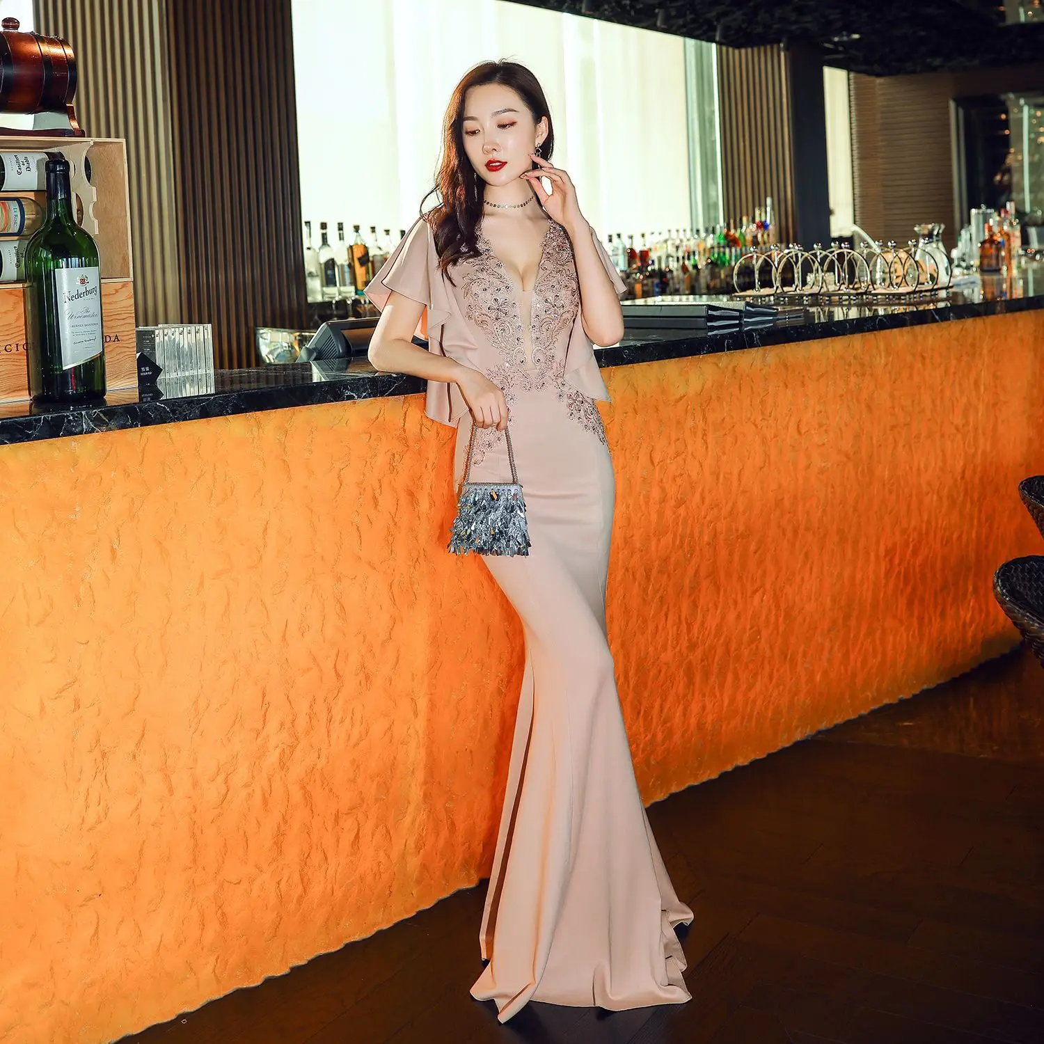 Appliques Elegant Wedding Evening Dresses Champagne V Neck Beaded Ruffled Long Mermaid Formal Night Party Dresses Women 2022
Appliques Elegant Wedding Evening Dresses Champagne V Neck Beaded Ruffled Long Mermaid Formal Night Party Dresses Women 2022