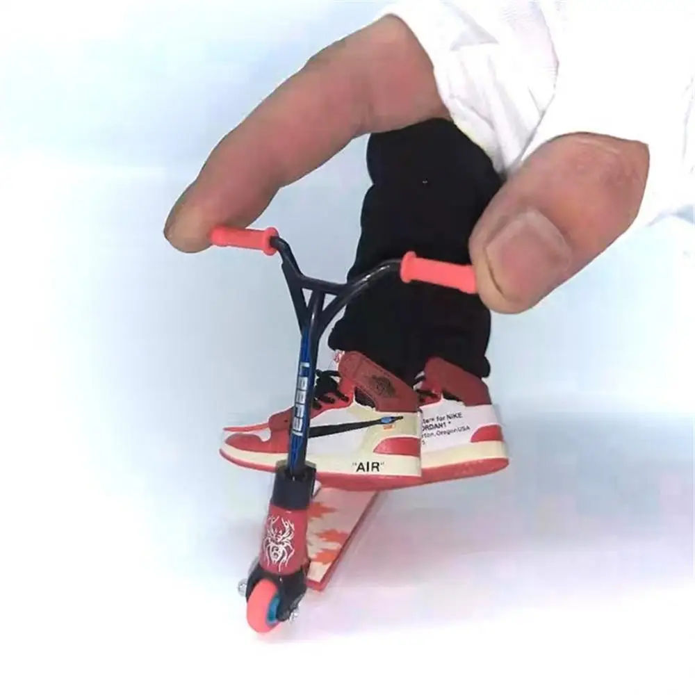 Children Gift Finger Toys Funny Alloy Skates Games Educational Toy Random Color High-quality Finger Scooter Interactive Toy Mini
Children Gift Finger Toys Funny Alloy Skates Games Educational Toy Random Color High-quality Finger Scooter Interactive Toy Mini