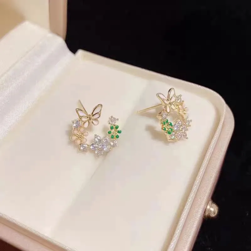 Korean Flower Butterfly Women's Earrings Girls Sweet Bowknot Colorful Design Stud Earrings Party Wedding Exquisite Jewelry
Korean Flower Butterfly Women's Earrings Girls Sweet Bowknot Colorful Design Stud Earrings Party Wedding Exquisite Jewelry