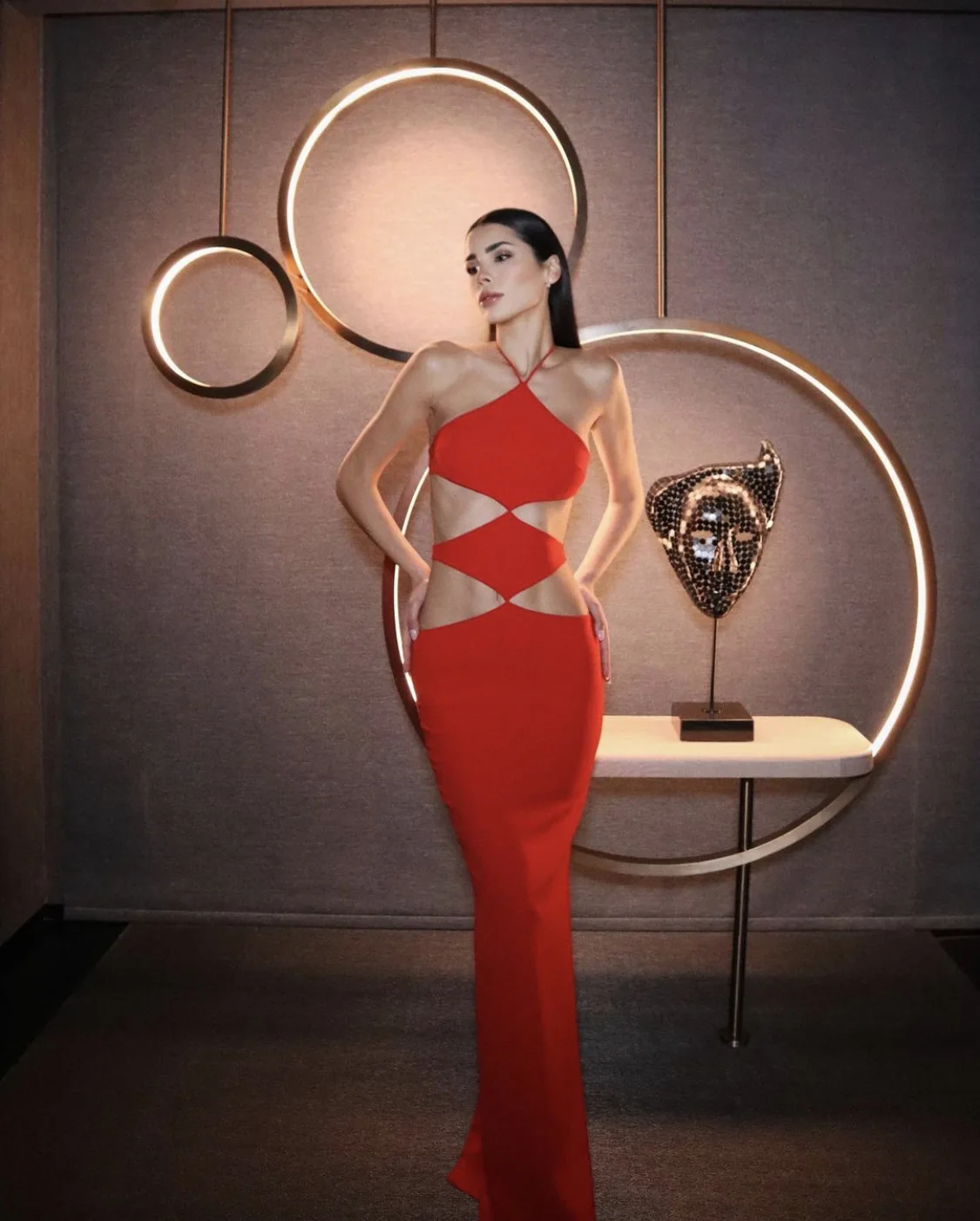 

Красное сексуальное женское платье с лямкой на шее, с открытой спиной, Бандажное длинное платье, облегающее Клубное вечернее платье знаменитости