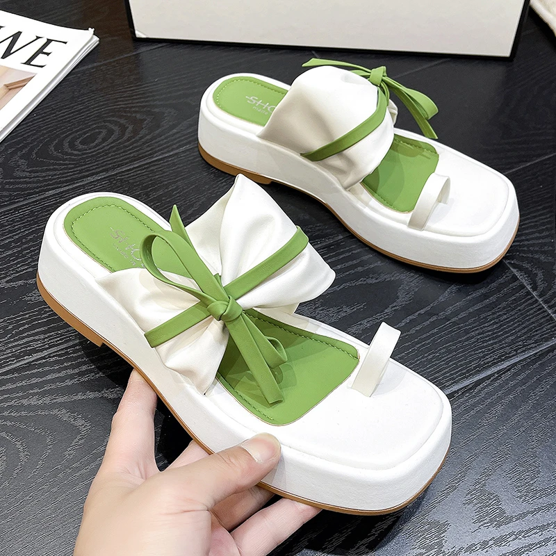 2022 summer women's mid-heel sandals sweet and cute beach slippers women's open-toe color-blocking bow thick-soled slippers
2022 summer women's mid-heel sandals sweet and cute beach slippers women's open-toe color-blocking bow thick-soled slippers