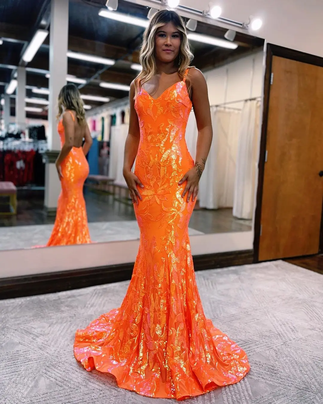 Sexy Mermaid Evening Dresses Sequined Bling Sparkly V Neck Spaghetti Strap Long Backless Orange Fuchsia Prom Gowns Party
Sexy Mermaid Evening Dresses Sequined Bling Sparkly V Neck Spaghetti Strap Long Backless Orange Fuchsia Prom Gowns Party
