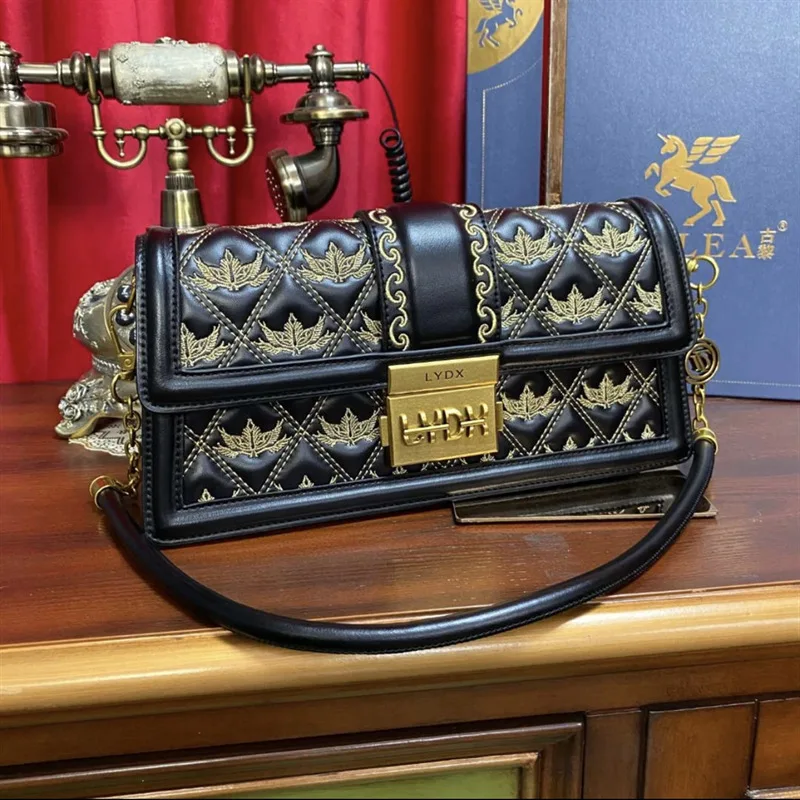 2023 Summer New Embroidered Small Square Bag High Quality Women's Lock Bag One Shoulder Crossbody Bags Women Purse And Handbags
2023 Summer New Embroidered Small Square Bag High Quality Women's Lock Bag One Shoulder Crossbody Bags Women Purse And Handbags