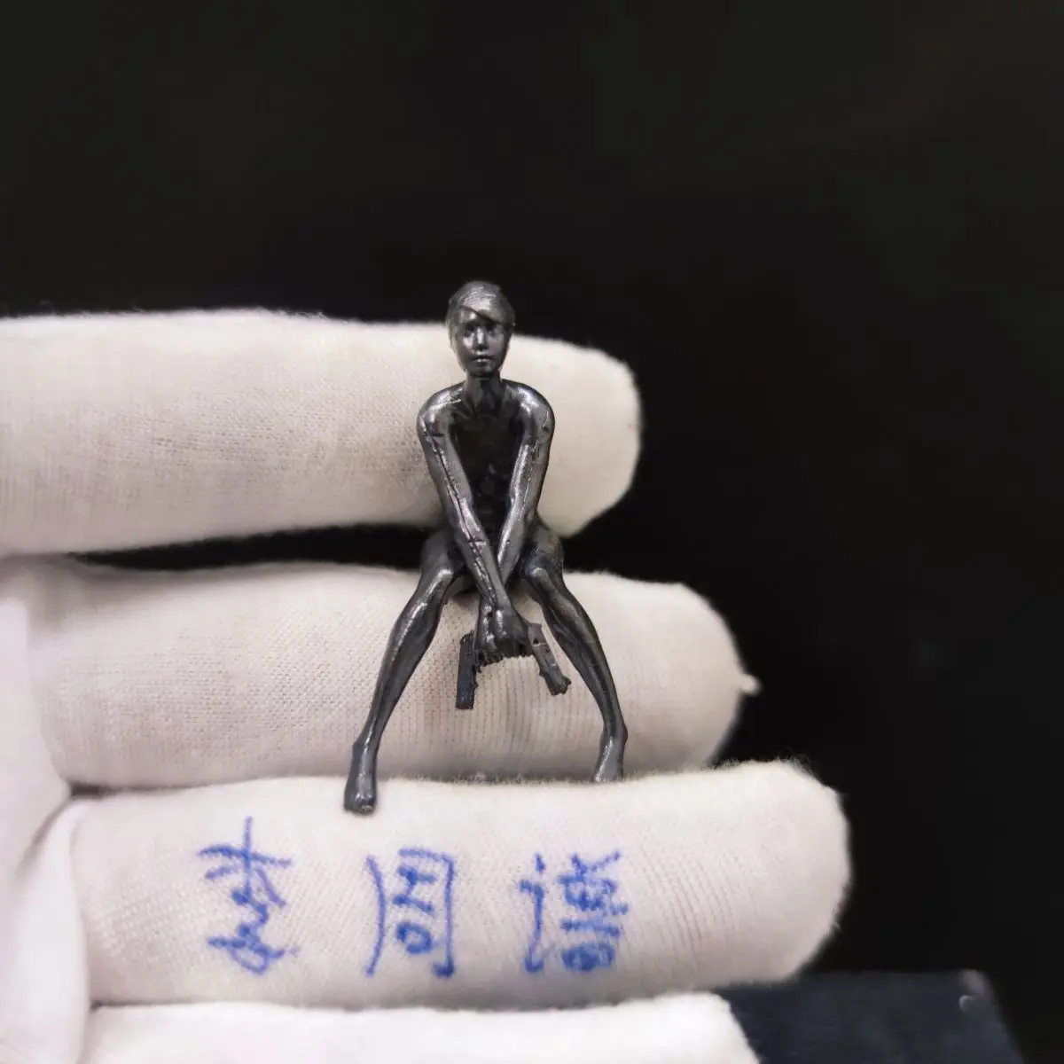 4.5cm Black pure copper old double-gun female assassin statue hand-made model ketone body naked female sexy plump keychain
4.5cm Black pure copper old double-gun female assassin statue hand-made model ketone body naked female sexy plump keychain