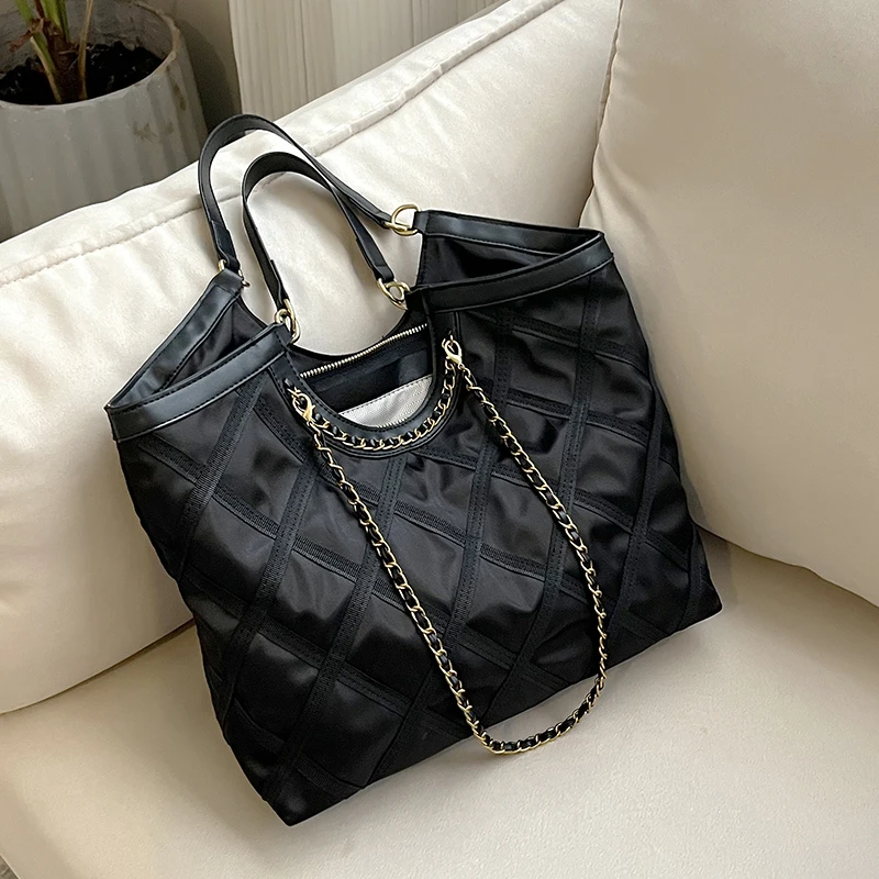 Lingge Chain Large Bag Women's 2022 Summer New Trendy All-match Large-capacity Black Fashion Handbag Tote Bag
Lingge Chain Large Bag Women's 2022 Summer New Trendy All-match Large-capacity Black Fashion Handbag Tote Bag