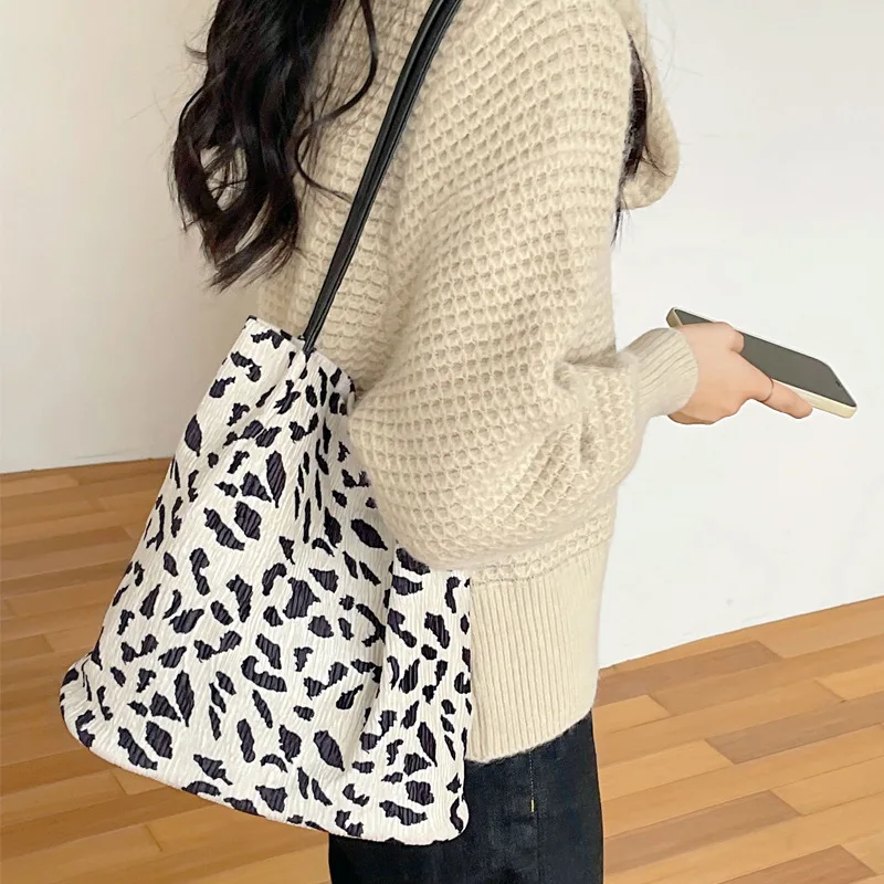 Женская сумка Hylhexyr, женская сумка, повседневная сумка-тоут из мягкой ткани, модная сумка через плечо для покупок
Женская сумка Hylhexyr, женская сумка, повседневная сумка-тоут из мягкой ткани, модная сумка через плечо для покупок