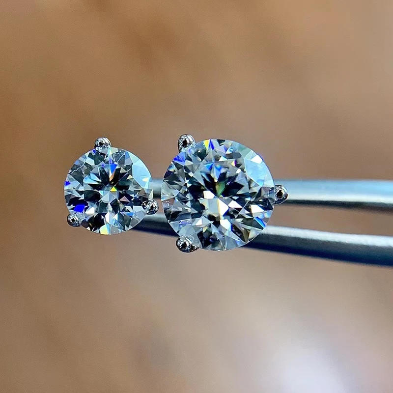 New 0.5-1 Carat Moissanite Zircon Stud Earrings Women's Sterling Silver D Color Three Prong Diamonds Wedding Luxury High Jewelry
New 0.5-1 Carat Moissanite Zircon Stud Earrings Women's Sterling Silver D Color Three Prong Diamonds Wedding Luxury High Jewelry
