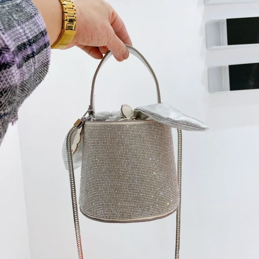 Women's Diamond Bag 2022 New Fashion Messenger Bag Rhinestone Bucket Bag Fashion Chain Portable Shoulder Messenger Bag
Women's Diamond Bag 2022 New Fashion Messenger Bag Rhinestone Bucket Bag Fashion Chain Portable Shoulder Messenger Bag