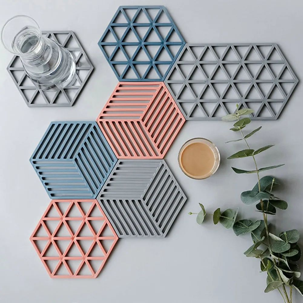 Stylish Nordic Hexagonal PVC Food Mat Stain Resistant Dining Table Placemat Anti-Slip Coaster Creative Hollow Western Food Mat
Stylish Nordic Hexagonal PVC Food Mat Stain Resistant Dining Table Placemat Anti-Slip Coaster Creative Hollow Western Food Mat