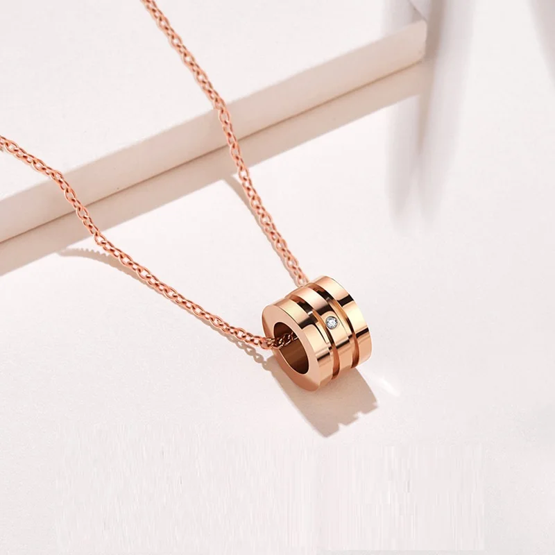 Classic Design Titanium Steel Roman Numerals Necklace Zircon Charms Spiral Pendant Necklace for Women Party Gift Jewelry
Classic Design Titanium Steel Roman Numerals Necklace Zircon Charms Spiral Pendant Necklace for Women Party Gift Jewelry
