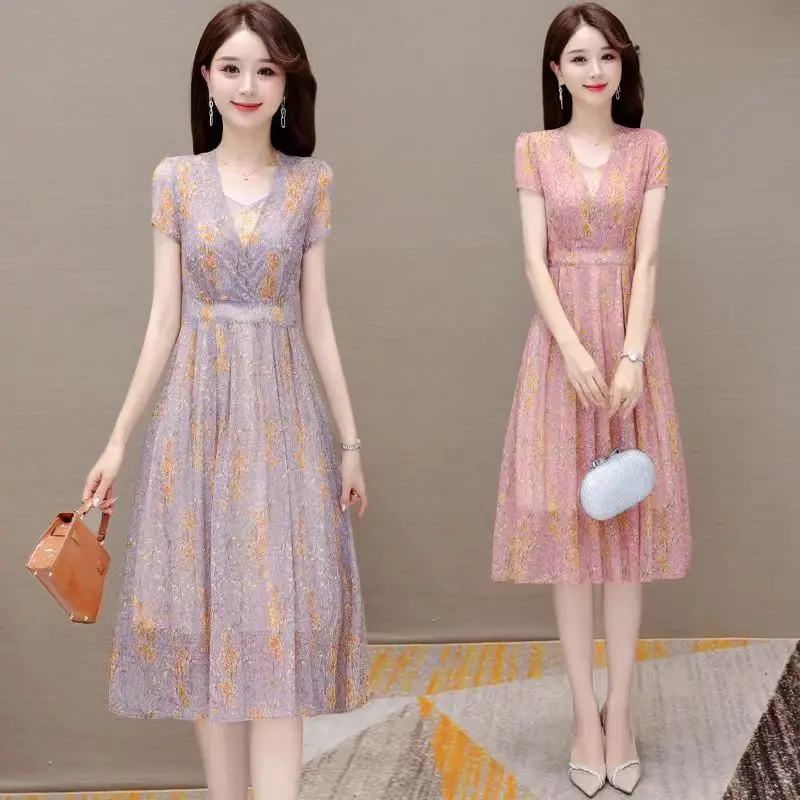 2023 Summer New Women V-Neck Short-Sleeved Mid-Calf Dress Silk Woman Elegant Clothing Fashion Regulai Fit Print Women's Clothes
2023 Summer New Women V-Neck Short-Sleeved Mid-Calf Dress Silk Woman Elegant Clothing Fashion Regulai Fit Print Women's Clothes
