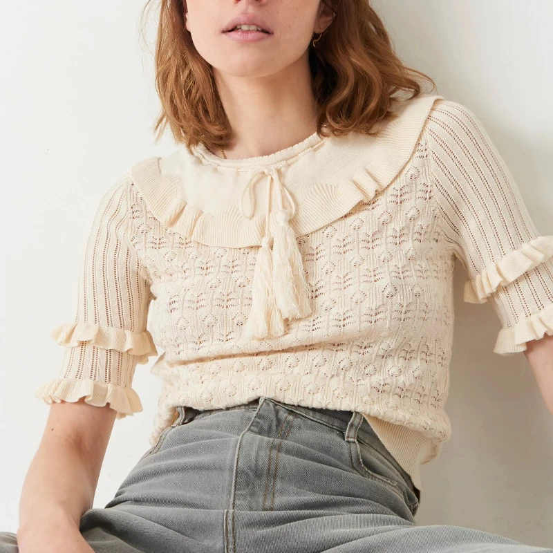 Ladies O-neck Hollow Ruffle Short-sleeved Knitted Sweater Women's Temperament Slim Sweet Lace-up Pullover 2022 New
Ladies O-neck Hollow Ruffle Short-sleeved Knitted Sweater Women's Temperament Slim Sweet Lace-up Pullover 2022 New