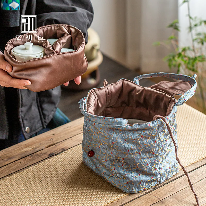 Tea Set Storage Bag One Pot Two Cups Outdoor Portable Travel Bag Chinese Handmade Thickened Cloth Bag Ladies Handbag Decor
Tea Set Storage Bag One Pot Two Cups Outdoor Portable Travel Bag Chinese Handmade Thickened Cloth Bag Ladies Handbag Decor