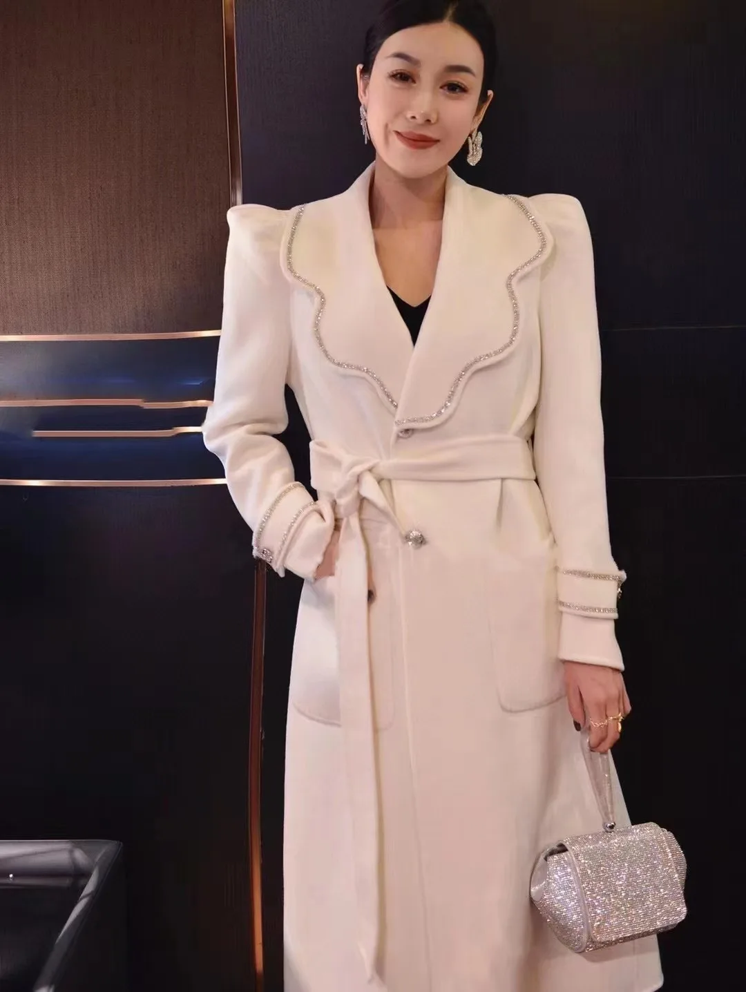 Women's Vintage Wool Coat Autumn Winter Elegant Pearls Binding Wool Long Overcoat Lady Streetwear Long Sleeve Woollen Outwear
Women's Vintage Wool Coat Autumn Winter Elegant Pearls Binding Wool Long Overcoat Lady Streetwear Long Sleeve Woollen Outwear