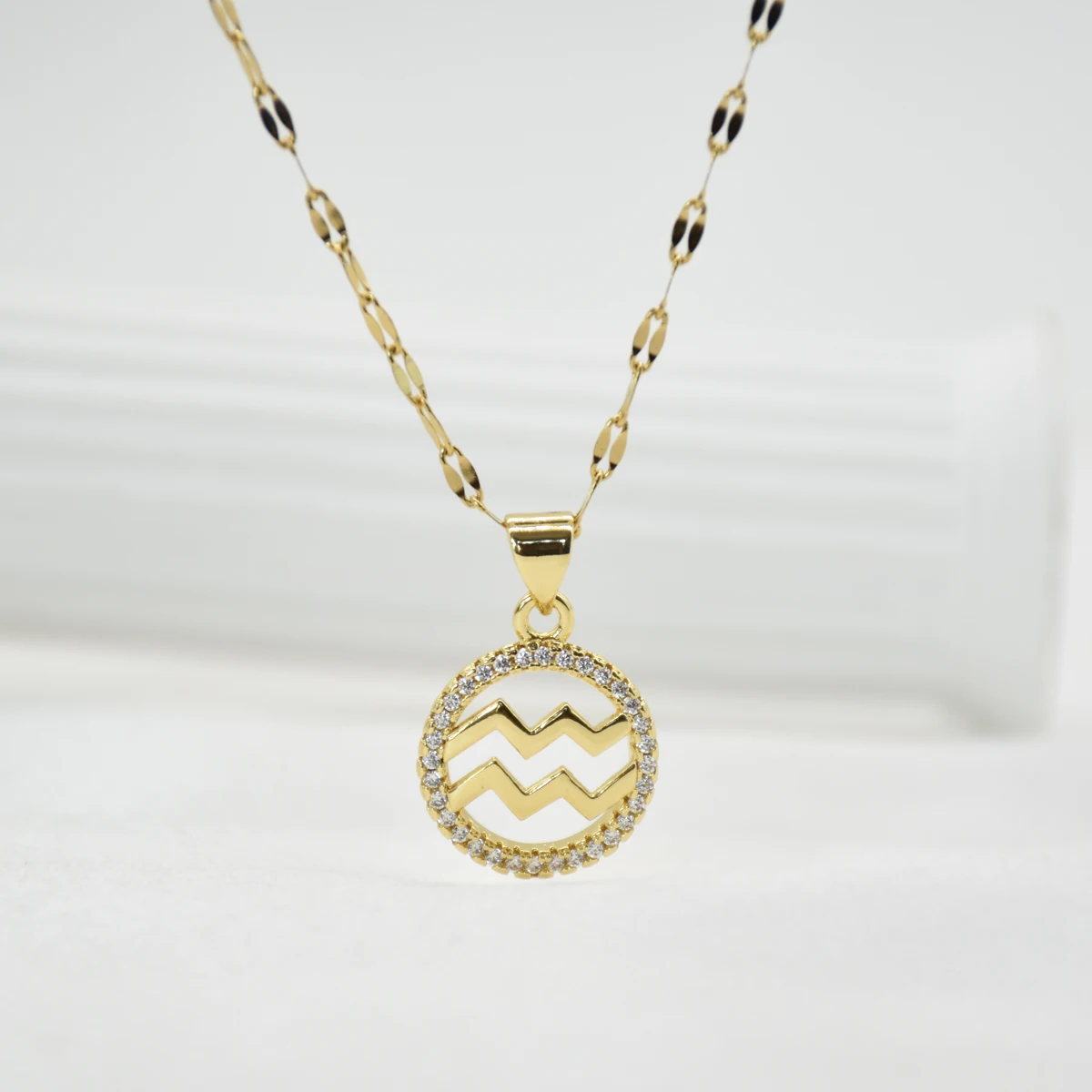 Gold Plated Stainless Steel Necklace For Woman Round Copper Pendant Simple Style Fashion Jewelry Necklace 40 and 5cm Chain
Gold Plated Stainless Steel Necklace For Woman Round Copper Pendant Simple Style Fashion Jewelry Necklace 40 and 5cm Chain