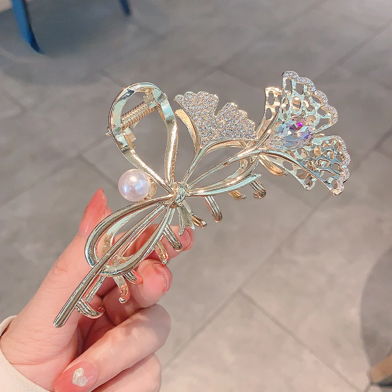 Ginkgo Leaf Metal with Rhinestone Hairclip Hair Claws Ladies Fashion Washing Face HairClip Hairpins Girls Metal Hair Accessories 
Ginkgo Leaf Metal with Rhinestone Hairclip Hair Claws Ladies Fashion Washing Face HairClip Hairpins Girls Metal Hair Accessories