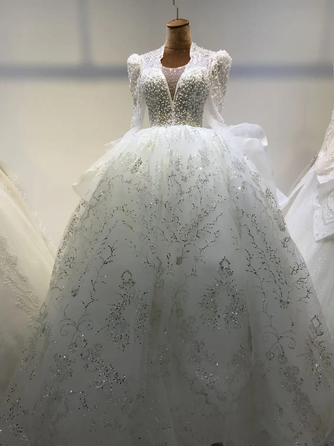 MASHA Collection instock Glitters Ball Gown Wedding Dresses Long Sleeves V neck Lace Bridal Dress
MASHA Collection instock Glitters Ball Gown Wedding Dresses Long Sleeves V neck Lace Bridal Dress