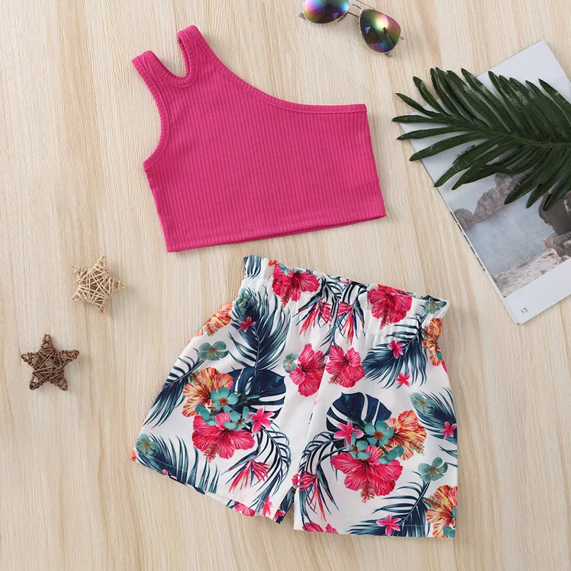 2022 new children's summer suit girls one-shoulder suspender top + flower print shorts suit
2022 new children's summer suit girls one-shoulder suspender top + flower print shorts suit