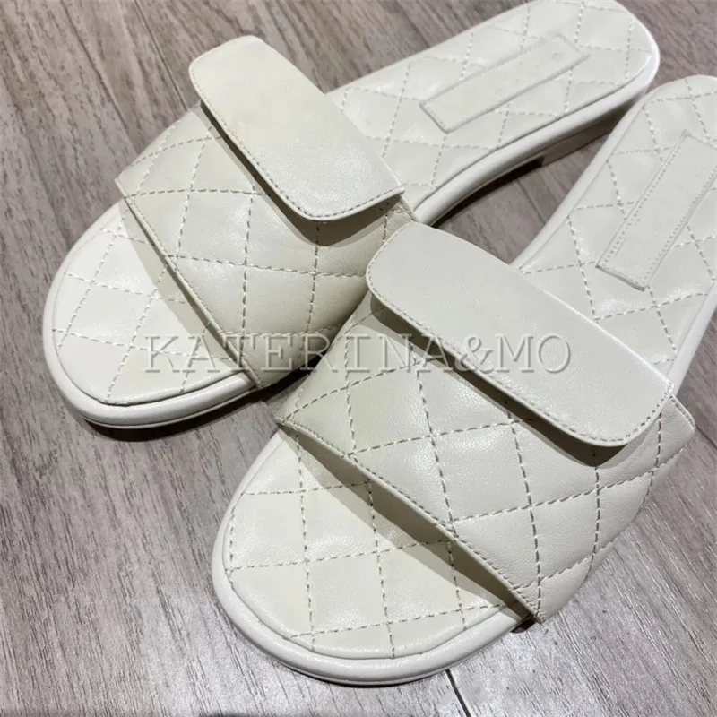 2022 Plaid Flat Simple Women Slides Genuine Leather Casual Women Slippers Luxury Brand Solid Color Women Slides New High Quality
2022 Plaid Flat Simple Women Slides Genuine Leather Casual Women Slippers Luxury Brand Solid Color Women Slides New High Quality