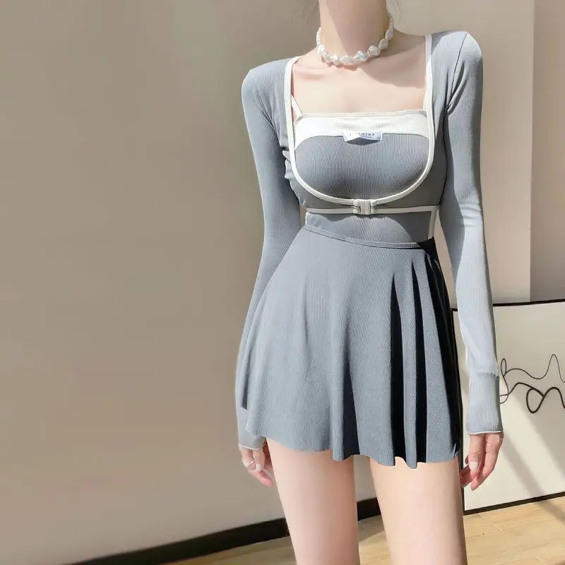 New Women's Slimming Belly Swimsuit Conservative One Piece Swimwear with Long Sleeve Sun Protection Solid Fashion Beachwear
New Women's Slimming Belly Swimsuit Conservative One Piece Swimwear with Long Sleeve Sun Protection Solid Fashion Beachwear