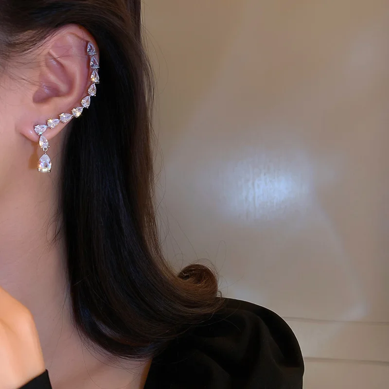 925 Silver Single New Korean Inlay Zircon Earrings Shiny Drill Arc Ear Hanging Clip Earrings for Women Luxury Unusual Ear Cuff
925 Silver Single New Korean Inlay Zircon Earrings Shiny Drill Arc Ear Hanging Clip Earrings for Women Luxury Unusual Ear Cuff