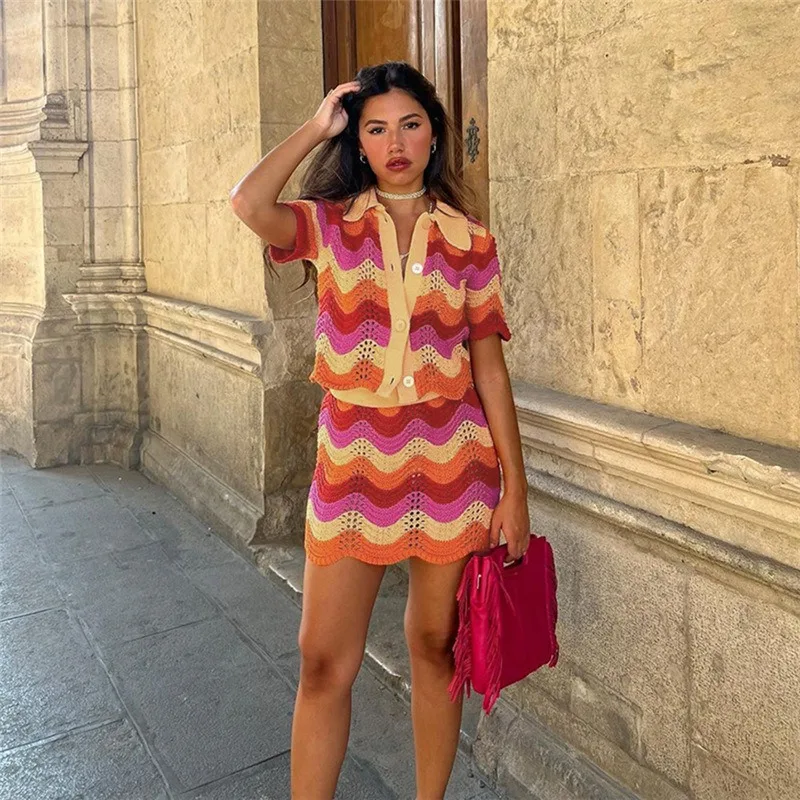 Contrast Color Striped Knitted Slim Two Piece Set for Women 2023 Fall Polo Collar Cardigan Top Hip Wrapped Mini Skirt Streetwear
Contrast Color Striped Knitted Slim Two Piece Set for Women 2023 Fall Polo Collar Cardigan Top Hip Wrapped Mini Skirt Streetwear
