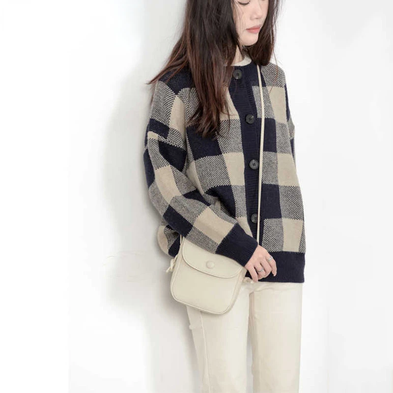 2022 Autumn Winter Women New Loose Round Neck Cardigans Female Plaid Knitted Jackets Ladies Long Sleeve Sweater Coats W373
2022 Autumn Winter Women New Loose Round Neck Cardigans Female Plaid Knitted Jackets Ladies Long Sleeve Sweater Coats W373