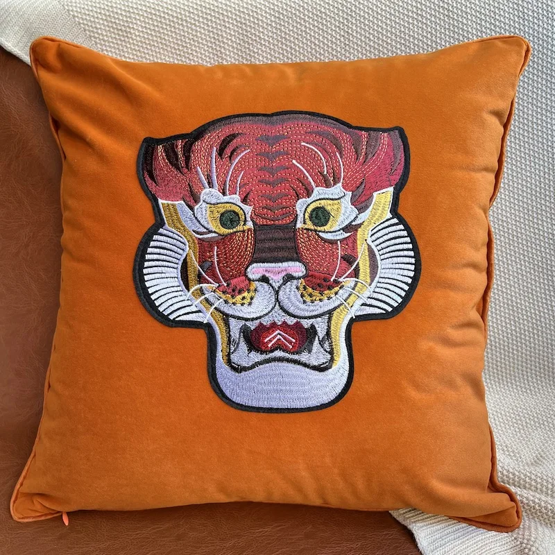 Luxury Orange Velvet Retro Tiger Embroidery Cushion Cover Square Decorative Pillow Case Office Room Sofa Chair Coussin
Luxury Orange Velvet Retro Tiger Embroidery Cushion Cover Square Decorative Pillow Case Office Room Sofa Chair Coussin