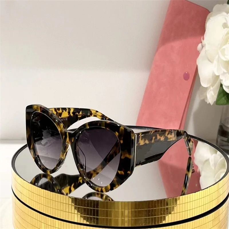 

Squared Shape 03w Sunglasses for Women Black Grey Shaded Sun Shades Sonnenbrille Wrap Occhiali da sole UV Eyewear with Box
