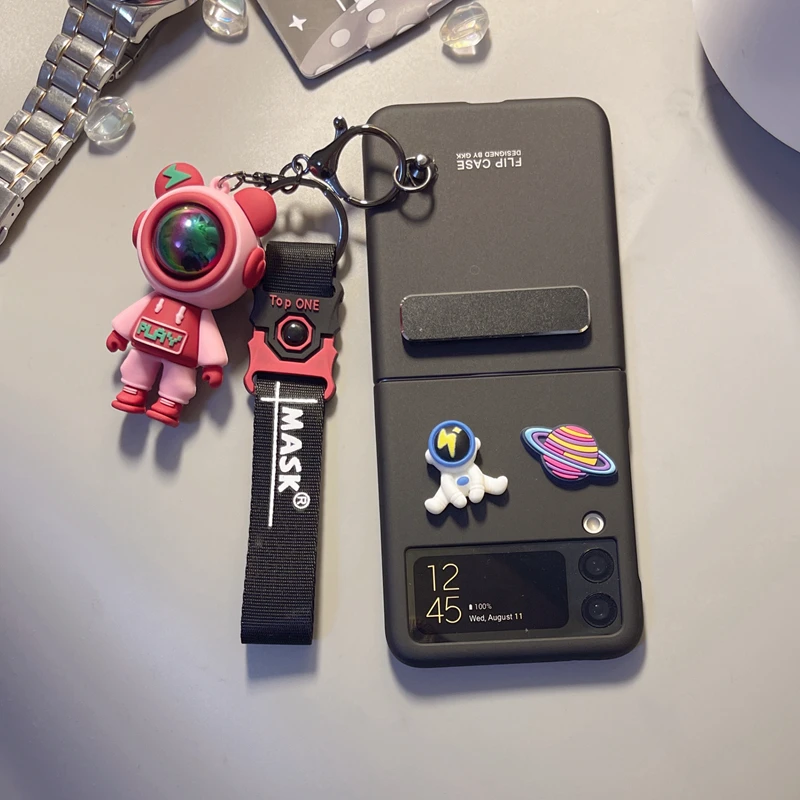Rotate Astronaut Chain Phone case For Samsung Galaxy Z Flip 3 Metal Folding Holder Z Flip 4 Cover
Rotate Astronaut Chain Phone case For Samsung Galaxy Z Flip 3 Metal Folding Holder Z Flip 4 Cover