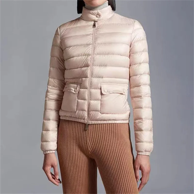 Down jacket women 2023 Winter New Korean Fashion Snap pocket design zip Lightweight down jacket High quality women's outerwear
Down jacket women 2023 Winter New Korean Fashion Snap pocket design zip Lightweight down jacket High quality women's outerwear