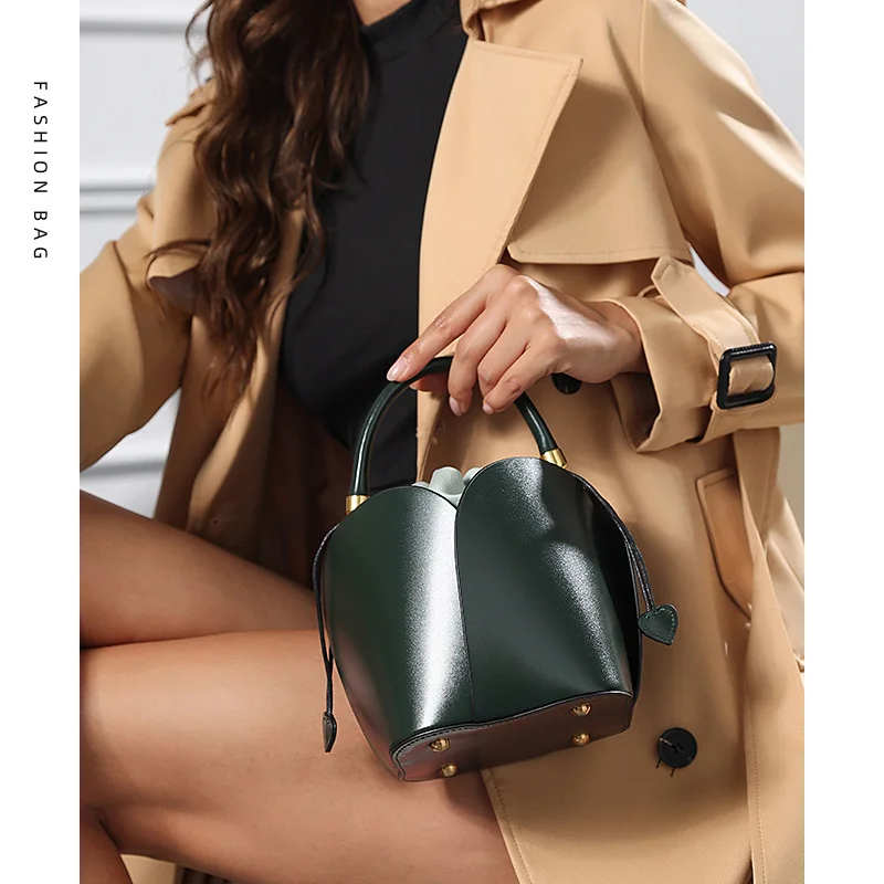 

2022 New Bag Slanting Across Women's Leather Design Single Shoulder Bag Flower Cylinder Bucket Bag