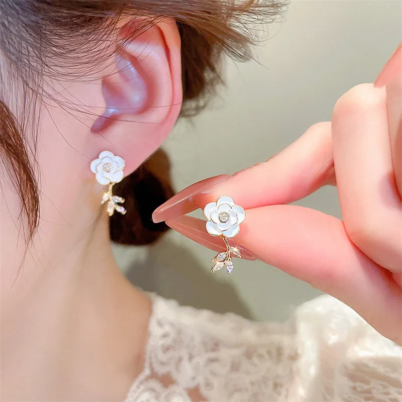 Elegant Sweet Crystal White Camellia Flower Stud Earrings For Women Girls Korean Celebrity Accessories Party Jewelry Gifts
Elegant Sweet Crystal White Camellia Flower Stud Earrings For Women Girls Korean Celebrity Accessories Party Jewelry Gifts