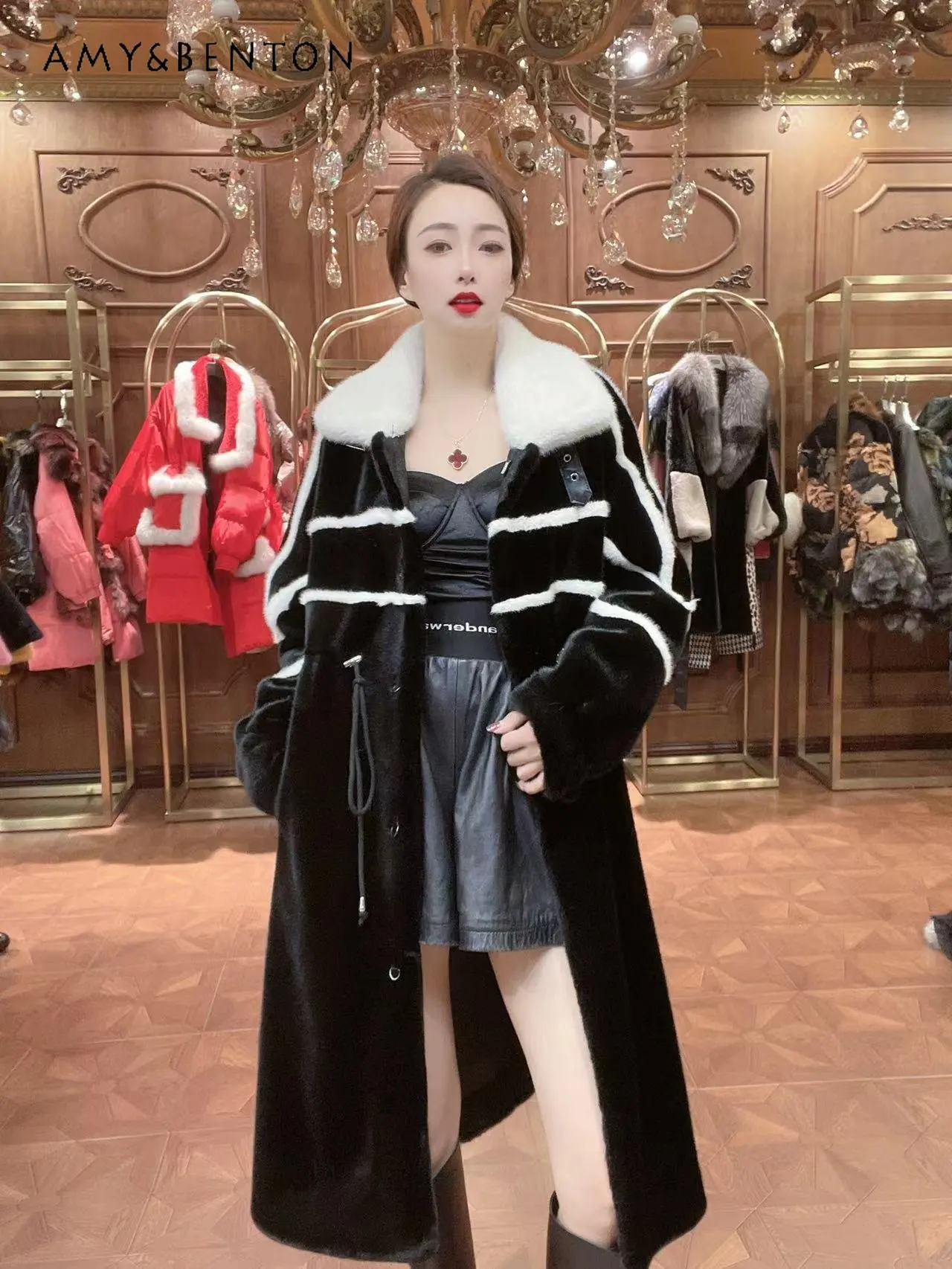 Autumn and Winter New Fashion Model Style Thickened Warm Mid-Length Jacket Drawstring Waist Mink Fur Coat for Women
Autumn and Winter New Fashion Model Style Thickened Warm Mid-Length Jacket Drawstring Waist Mink Fur Coat for Women