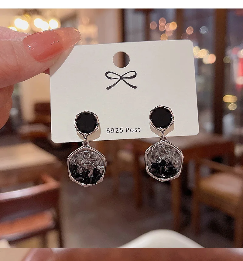 Hot Simple Black Zircon Earrings for Women Trendy Metal Mystic Bride Wedding Earrings Fine Jewelry
Hot Simple Black Zircon Earrings for Women Trendy Metal Mystic Bride Wedding Earrings Fine Jewelry