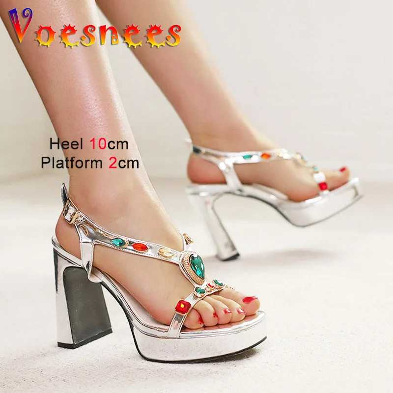 Серебристые сандалии на толстой платформе, Новинка лета, квадратный ремешок с пряжкой для головы, высокий каблук, цветная Цветовая фотодекоративная женская обувь
Серебристые сандалии на толстой платформе, Новинка лета, квадратный ремешок с пряжкой для головы, высокий каблук, цветная Цветовая фотодекоративная женская обувь