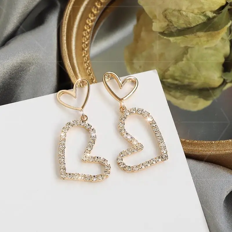 New Korean Crystal Women's Heart Dangle Earrings Irregular Love Hearts Pendants Drop Earrings for Ladies Luxury Wedding Jewelry
New Korean Crystal Women's Heart Dangle Earrings Irregular Love Hearts Pendants Drop Earrings for Ladies Luxury Wedding Jewelry