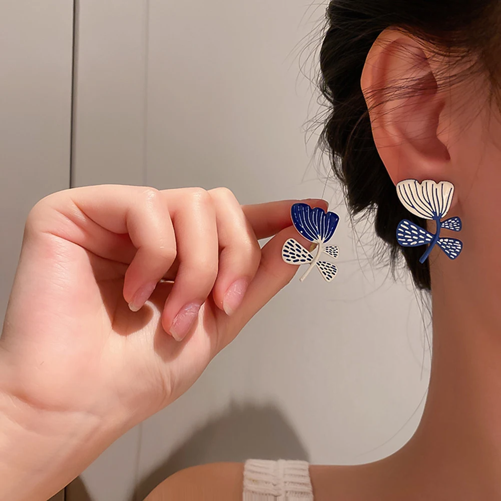 

Individuality Flower Earrings White Blue Flower Ear Studs Asymmetrical Trendy Accessories Creative Fashion Earrings