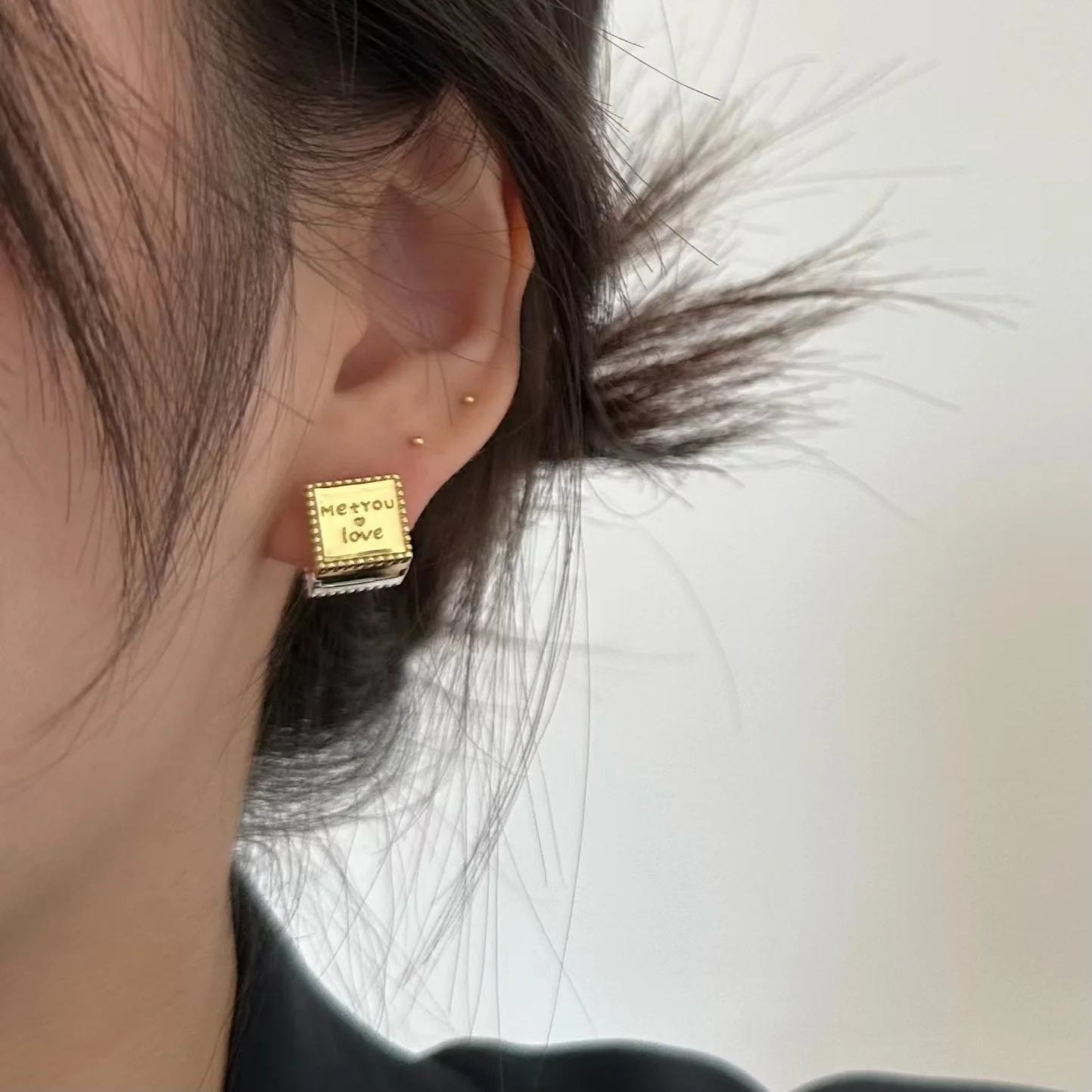 PANJBJ Silve Color Met Love Studs Earrings for Women Girl Birthday Gift Ins geometry Exaggerate Jewelry Dropshipping
PANJBJ Silve Color Met Love Studs Earrings for Women Girl Birthday Gift Ins geometry Exaggerate Jewelry Dropshipping